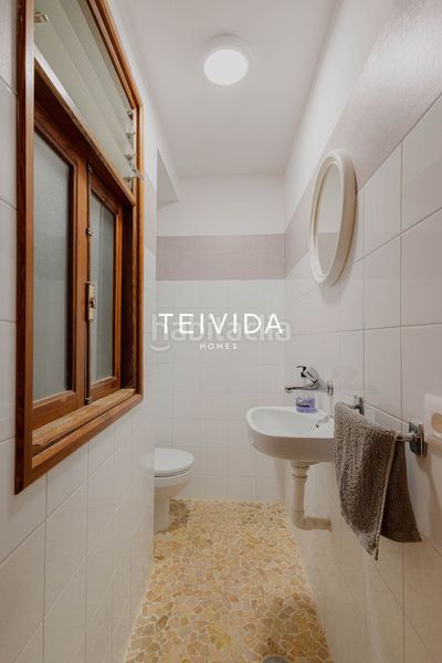 Foto 489abb34-d2d7-4bbc-9373-6ae2fa3b6600. Edifici a Guía de Isora interior Guía de Isora