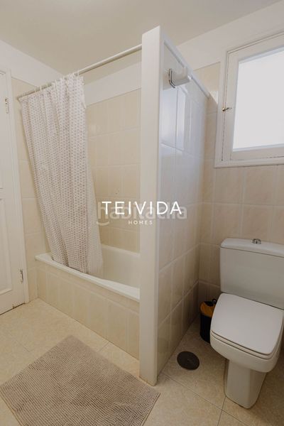 Foto 4db8a963-c619-4148-a115-35ddeffd2691. Edifici a Guía de Isora interior Guía de Isora