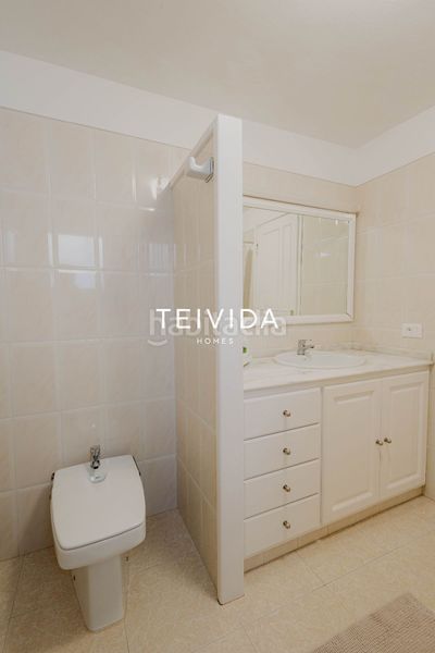 Foto c486ee66-d4b0-41b6-80b5-c124d88e22ae. Edifici a Guía de Isora interior Guía de Isora