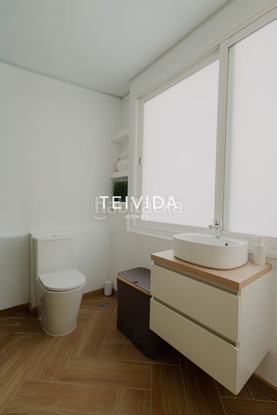 Foto ca1c66cc-fd10-4095-8f82-b017bcd94eba. Edifici a Guía de Isora interior Guía de Isora