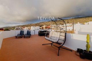 Edifici  Arriba. Edificio en venta en el corazón de guía de isora  tenerife