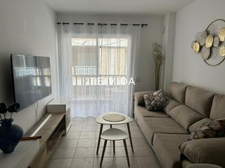 Rent Flat  Calle maría consuelo afonso garcía. Piso en alquiler con balcón, garaje y a 100 m del mar en las gal