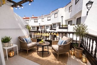 Casa adossada  Calle isla de la gomera. Adosado con balcón, piscina y garaje a metros del mar en playa s