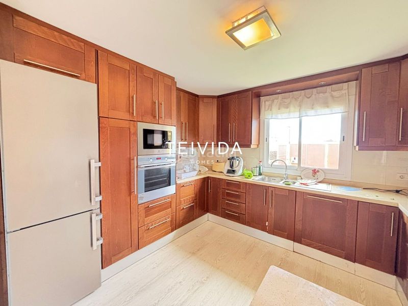 Foto f2ad3a3d-d5a7-46cd-afa1-d25b54d5ed3c. Location maison avec parking piscine dans Centro Orotava (La)