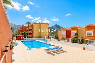 Maison jumelée  Calle extremadura. Tríplex adosado con vistas al mar, piscina y garaje privado en r