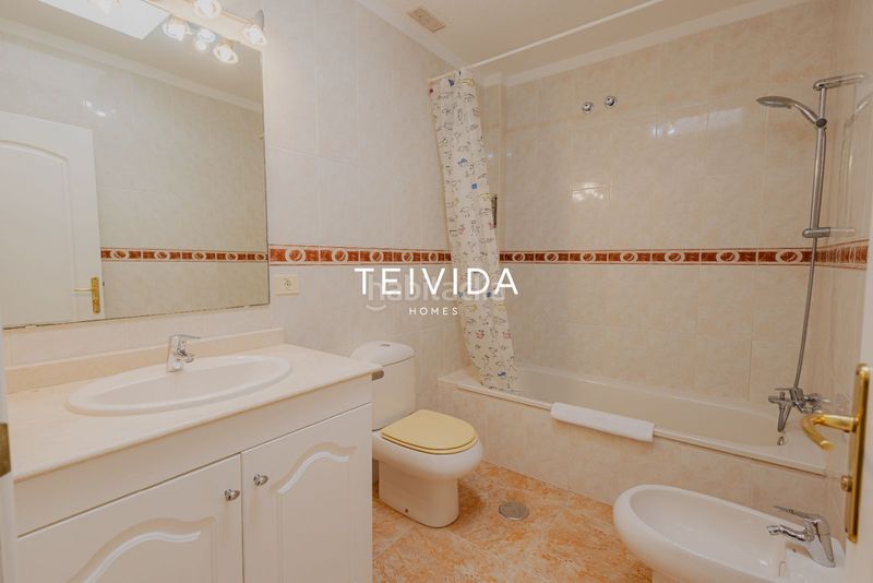 Foto c685ff78-2333-49b1-add1-fb4739a46bc3. Casa adossada amb aparcament piscina a Torviscas Centro y Alto Adeje