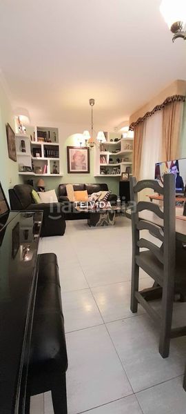 Foto 3e5dae12-2174-4c75-98e4-3f35d999447f. Casa amb aparcament a Las Rosas Arona