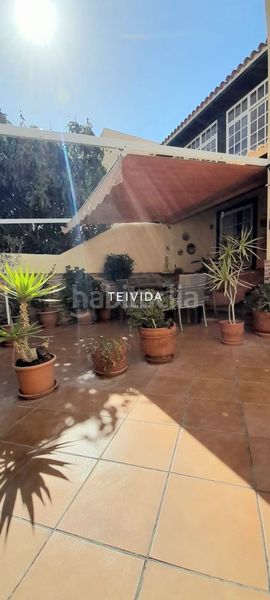 Foto f2fcf96c-0e34-46c4-8cc4-82f1bd2225f7. Casa amb aparcament a Las Rosas Arona