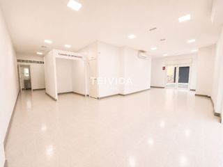 Local Comercial  Fasnia. Local comercial reformado con amplios espacios y grandes escapar