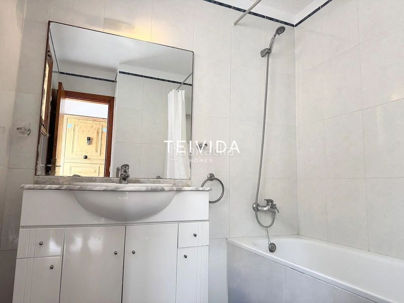 Foto d5e78e15-51c1-48d6-b92a-1cbd50beba9b. Pis amb piscina a Los Cristianos Arona