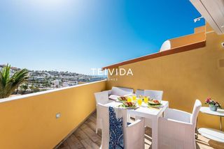 Attico  Avenida austria. Piso con terraza, vistas al mar y piscina climatizada en costa a
