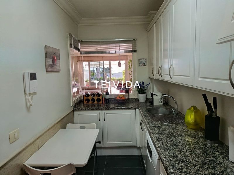 Foto d90a6354-3f4b-4f75-aedf-41695784fc56. Casa adossada amb aparcament a Chayofa Arona