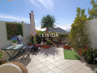 Casa adossada  Calle tigalate. Adosado con gran terraza, garaje doble y vistas al mar en chayof
