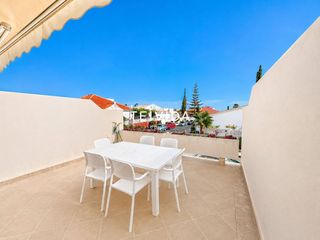 Casa adossada  Calle nivaria. Adosado con vistas al mar, piscina y terraza solárium en callao
