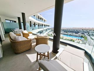 Miete Etagenwohnung  Calle laurel. Piso de 2 dormitorios con amplia terraza, piscina y vistas parci