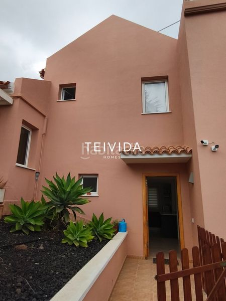 Foto 391025aa-609d-41c4-be94-01d4e0195b4a. Casa adossada a Playa Fañabé Alto Adeje