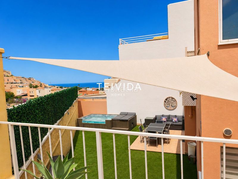 Foto b2d884f9-38b2-48f2-9a0c-37dfa47316d8. Casa adossada a Playa Fañabé Alto Adeje