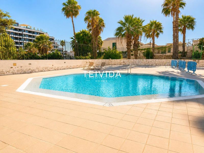Foto 5cb5b259-e788-4bc2-b59c-e9d19ddea480. Rent flat with pool in Playa de las Américas Arona