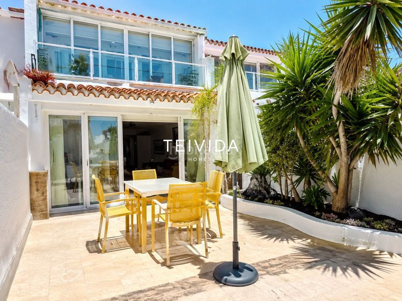 Foto 8265a8d1-4c5e-4cff-849d-c1eb326c1c46. Casa adossada amb piscina a Playa de las Américas Arona