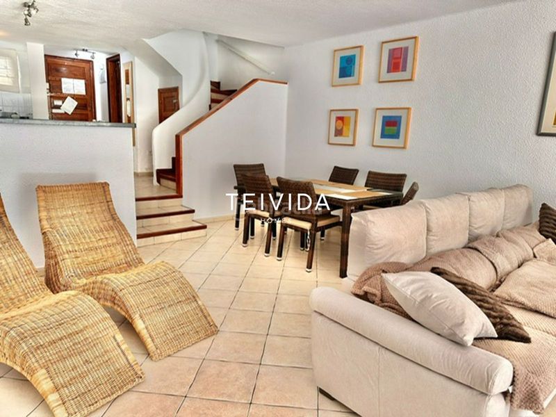 Foto bd465aae-a5b3-4a2b-9a23-2f11811f3d28. Casa adossada amb piscina a Playa de las Américas Arona