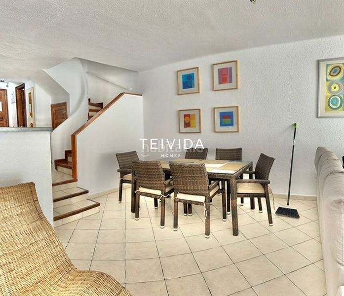 Foto bed90b1b-dd03-4a65-a30d-2045368229f7. Casa adossada amb piscina a Playa de las Américas Arona