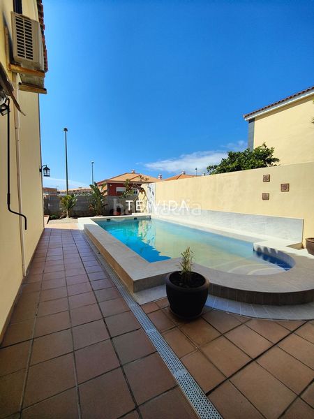 Foto e5dd0514-a615-418a-ac58-ef7e234eadcf. Casa adossada amb aparcament a Cuevecitas - Malpaís Candelaria