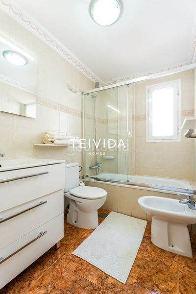 Foto 884127ab-0d3c-40d4-8a1c-12ae36694917. Maison jumelée avec parking dans Fañabé - Ifonche y Benítez Adeje