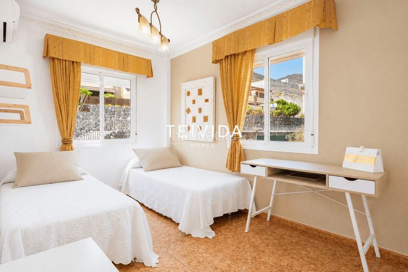 Foto a815680c-8641-4b33-bd07-28a34c978ecf. Maison jumelée avec parking dans Fañabé - Ifonche y Benítez Adeje
