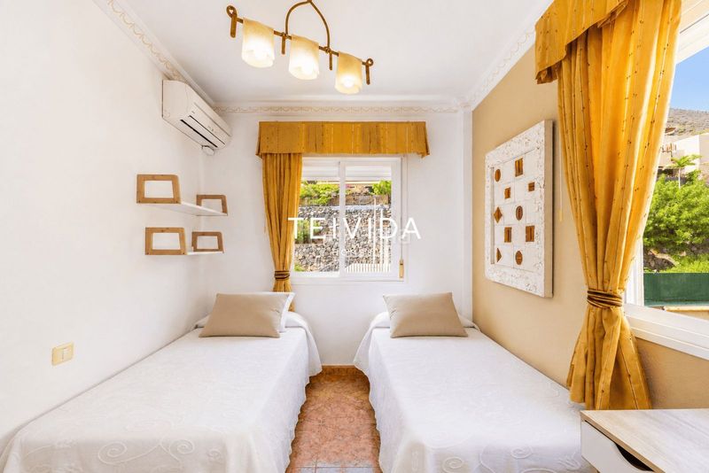 Foto c12d327a-6343-4641-a5da-cd23e84f9e28. Maison jumelée avec parking dans Fañabé - Ifonche y Benítez Adeje