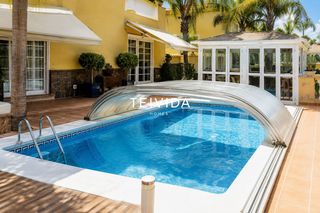 Casa  Los manzanos. Chalet independiente en el sauzal con piscina y vistas al océano