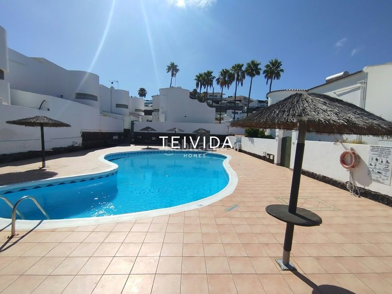 Foto 438b665d-58eb-451a-a905-66b23603f67e. Casa adossada amb piscina a San Eugenio Alto Adeje