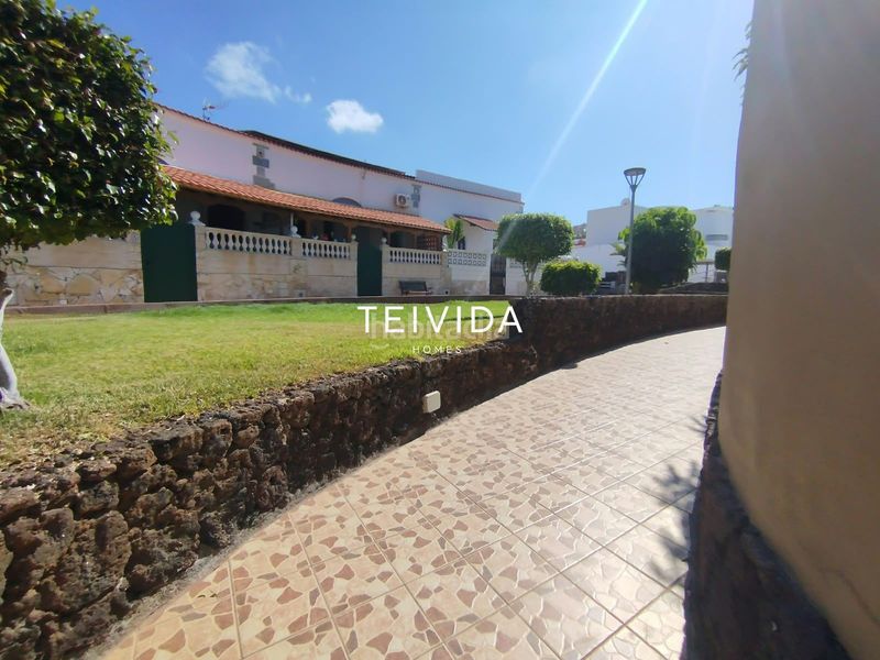 Foto e04fdc32-f18d-4d1c-b85b-3a850ec341ce. Casa adossada amb piscina a San Eugenio Alto Adeje