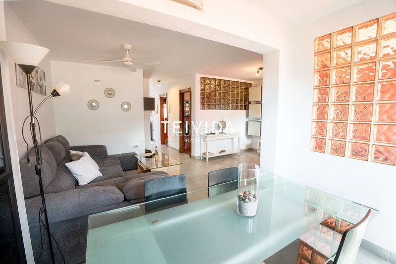 Foto 0e4cba37-efea-4cd2-9584-73cd363188ae. Rent flat with parking pool in Playa Fañabé Alto Adeje