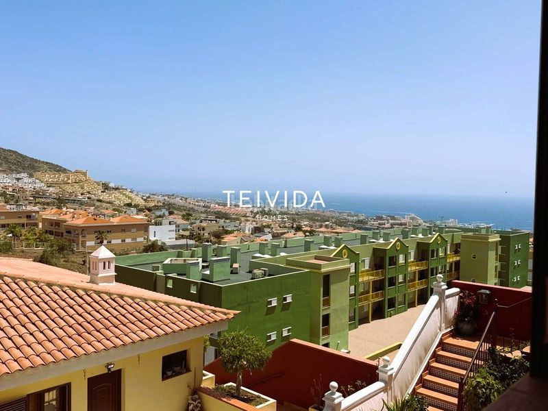 Foto 20cb8a88-ae22-4413-ada7-a17384fb1387. Rent flat with parking pool in Playa Fañabé Alto Adeje