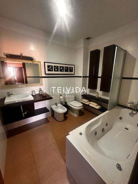 Foto 3bd0112b-6646-42f2-ada6-ae18b2c3aaf9. Location duplex avec parking dans Playa Fañabé Alto Adeje