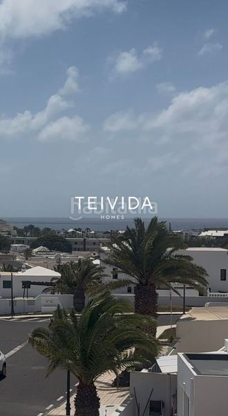 Foto 0694034d-2241-43a0-aa30-a896a262d648. Casa a schiera con parcheggio in costa Teguise Teguise