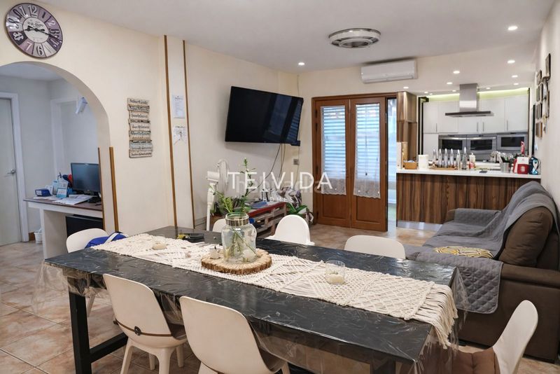 Foto dfec2baa-c7f7-44f2-a2bf-e5d6500450b8. Casa adossada a Costa del Silencio Arona