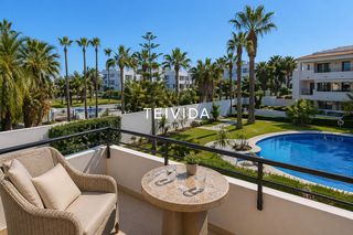 Piso  Avenida rafael puig lluvina. Piso reformado de 2 dormitorios con balcón y piscina en segunda