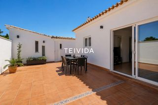 Lloguer Pis  N/a. Piso en planta baja con terraza privada y entrada independiente