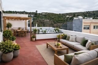 Edifici  Calle arozarena. Edificio con dos viviendas independientes y gran terraza con vis
