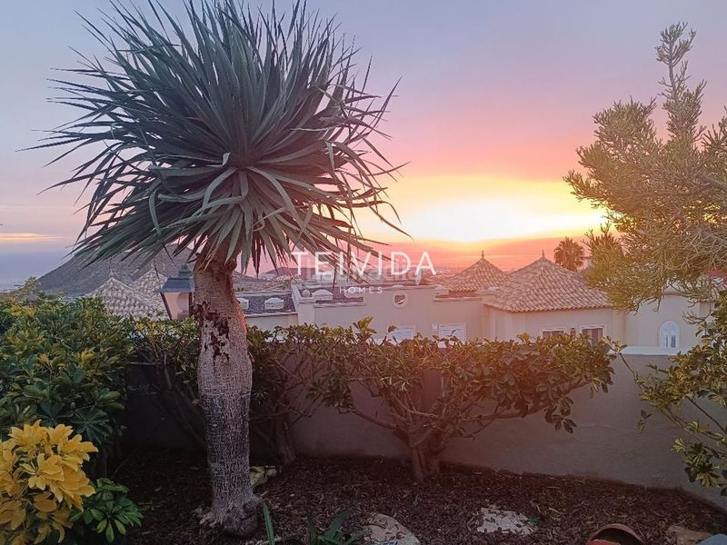 Foto a933ae0d-4bb6-4eef-8251-0c3bafd31d0b. Casa adossada amb aparcament a Chayofa Arona