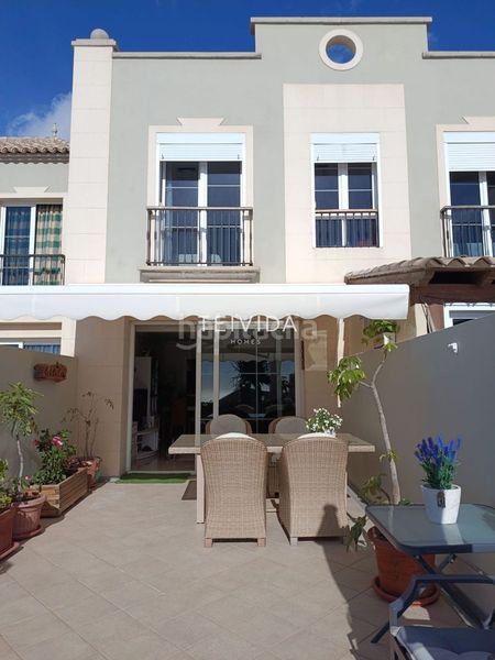 Foto ff4d5641-da03-4ced-b561-651d2e002c8e. Casa adossada amb aparcament a Chayofa Arona