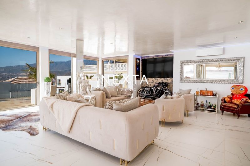 Foto 294d85e7-51fe-46cc-bcdb-284e0ea2f626. Casa amb aparcament piscina a San Eugenio Alto Adeje