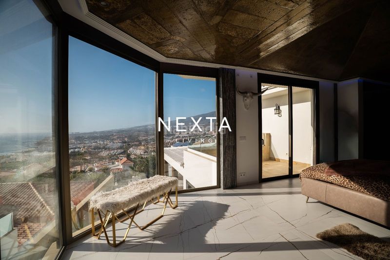 Foto cb36fda0-3183-4bdd-9ed0-d0555826b1a2. Casa amb aparcament piscina a San Eugenio Alto Adeje