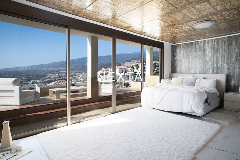 Foto fe4cf167-f7cd-4500-b612-29471fef2360. Casa amb aparcament piscina a San Eugenio Alto Adeje