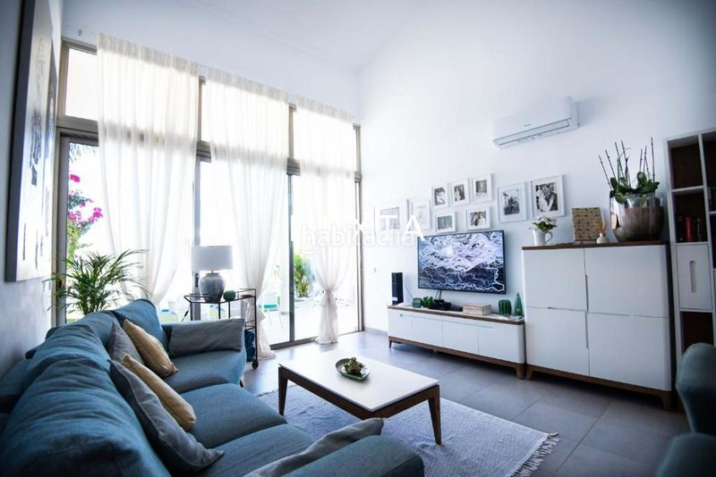 Foto 0034d90e-1197-4947-ac4b-d1043e7d2afd. Casa amb aparcament piscina a La Caleta Adeje