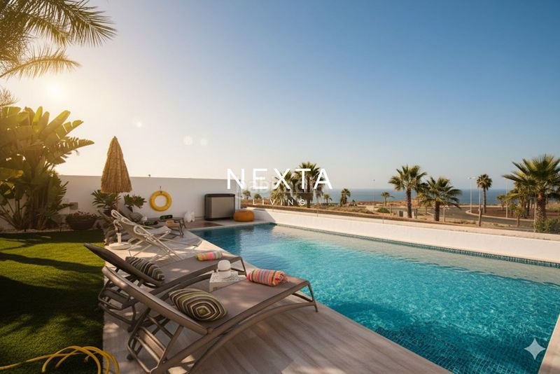 Foto c617dac4-a12e-43ef-8a68-d8343a210bd8. Casa amb aparcament piscina a La Caleta Adeje