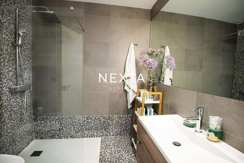 Foto e7dfe629-21c7-4edf-9848-3cd8aeaf500a. Casa amb aparcament piscina a La Caleta Adeje