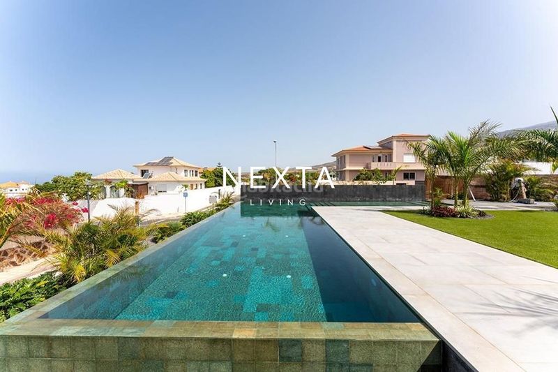 Foto e6b9f3c2-4485-4e59-bd96-7fa86938e8a3. Casa amb aparcament piscina a Callao Salvaje - Playa Paraíso Adeje