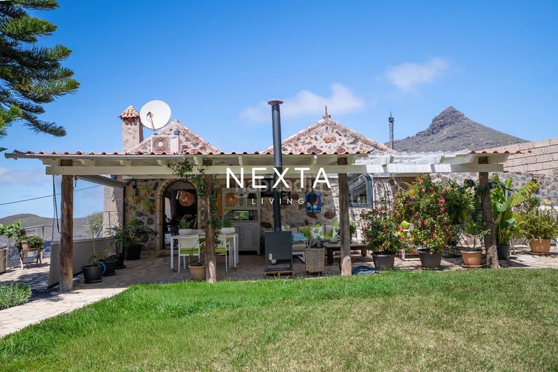 Foto d9d3fc3d-63e8-4627-8319-5ea150e36a9f. Casa amb piscina a Arona pueblo Arona